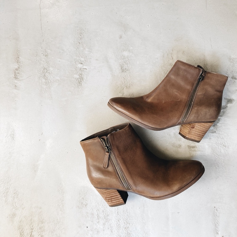 Crown Vintage brown leather ankle boots